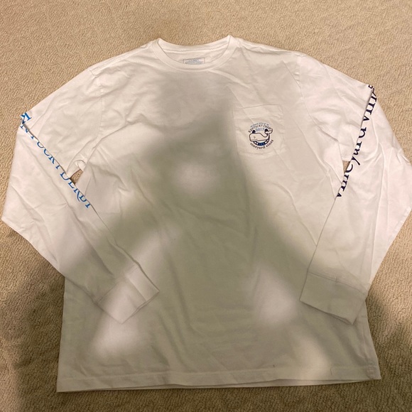 Vineyard Vines - Picture 1 of 3
